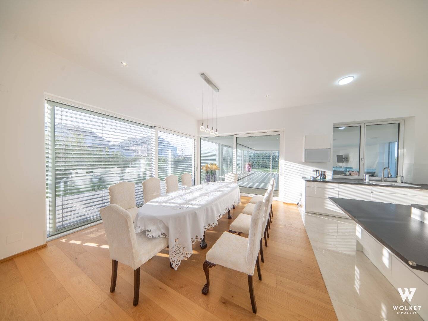 Villa with indoor pool and spacious garden in Fontana