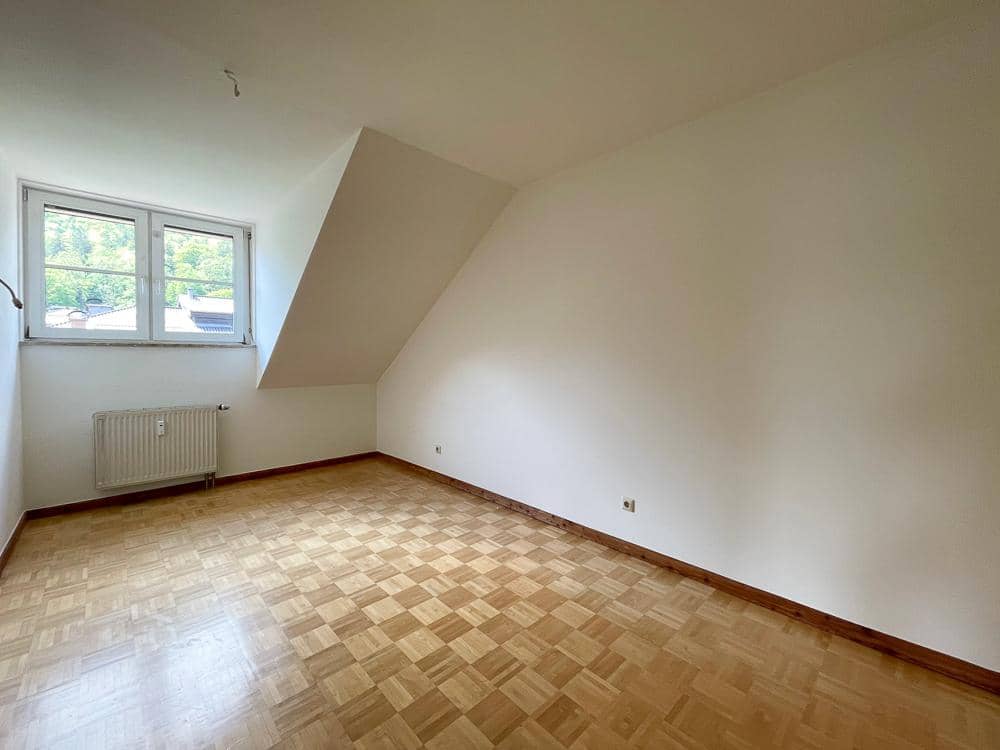 Helle Dachgeschosswohnung mit überdachter Terrasse