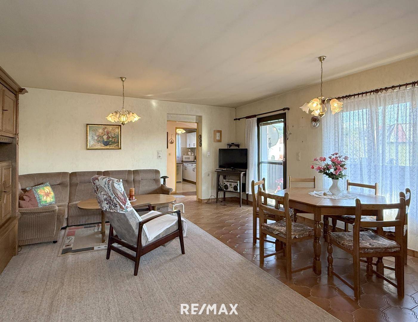 Einfamilienhaus mit Kamin und Terrasse in ruhiger Lage