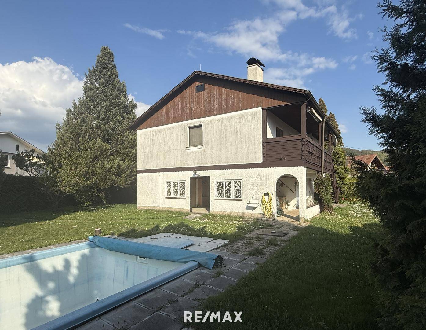 Einfamilienhaus mit Kamin und Terrasse in ruhiger Lage