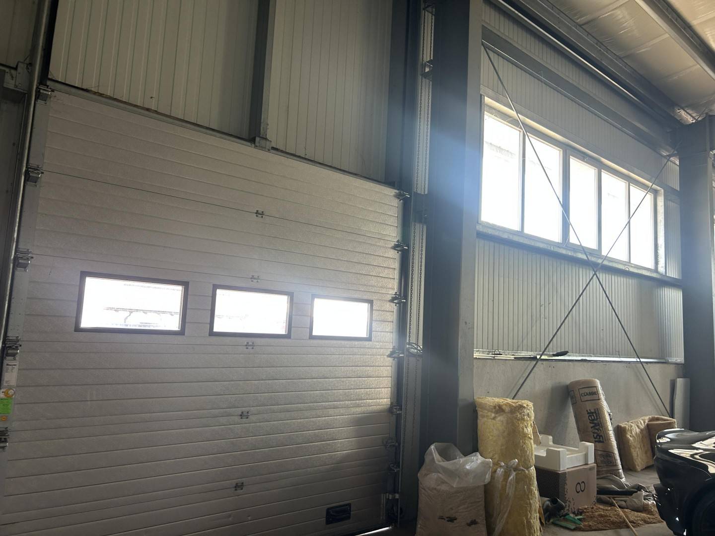 Gewerbegrundstück mit Halle und Büro in Leonding