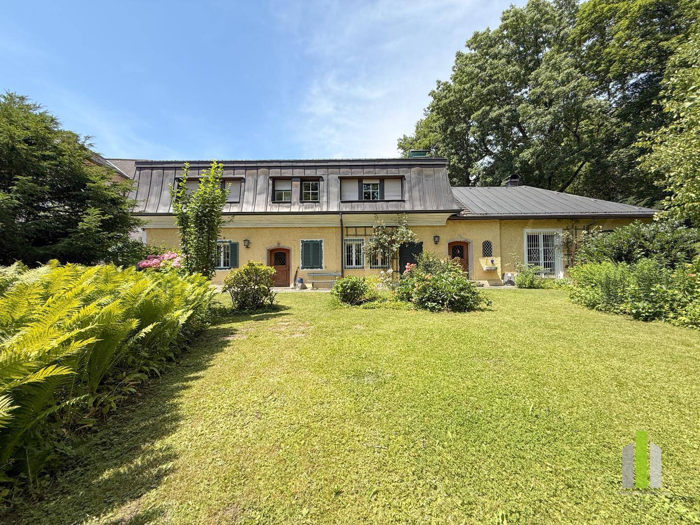 Charming Townhouse with Garden near the Old Town