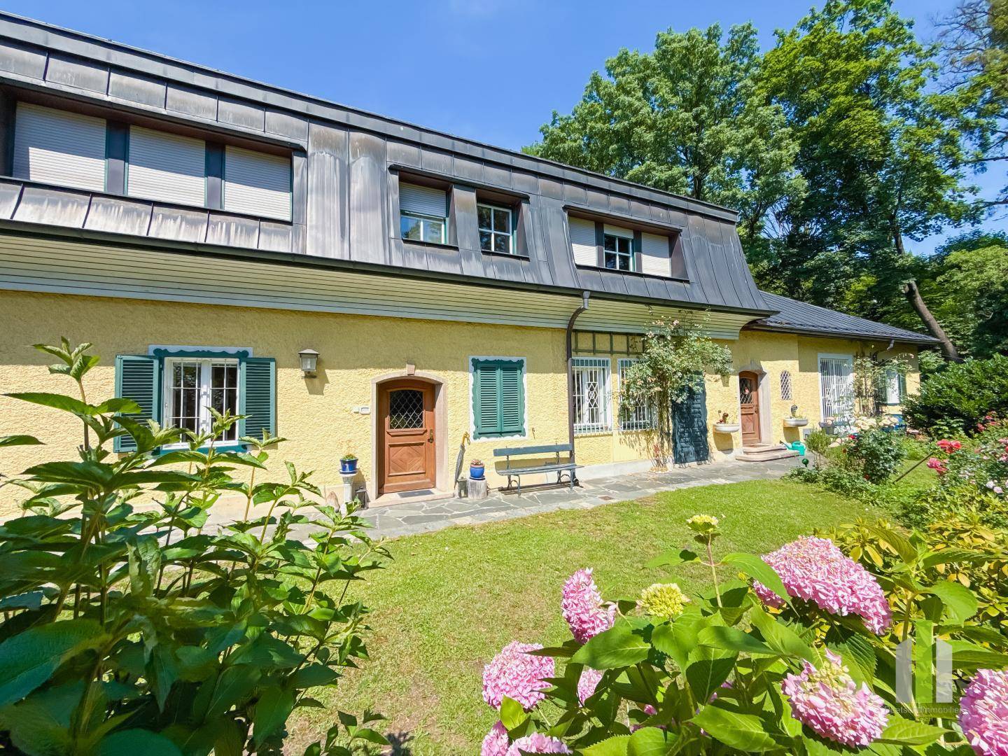 Charming Townhouse with Garden near the Old Town