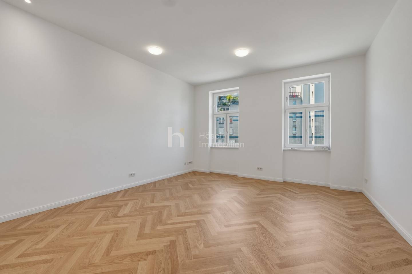 Saniertes Altbaujuwel mit Fischgrätparkett und Balkonoption