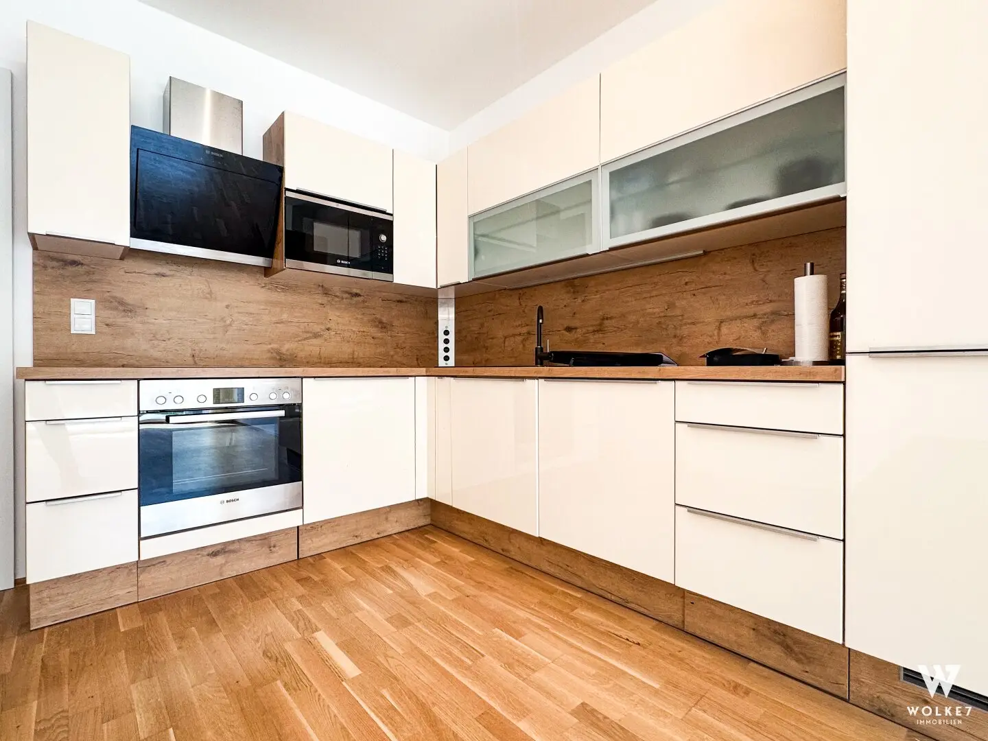 Moderne Erdgeschosswohnung mit Garten und Terrasse