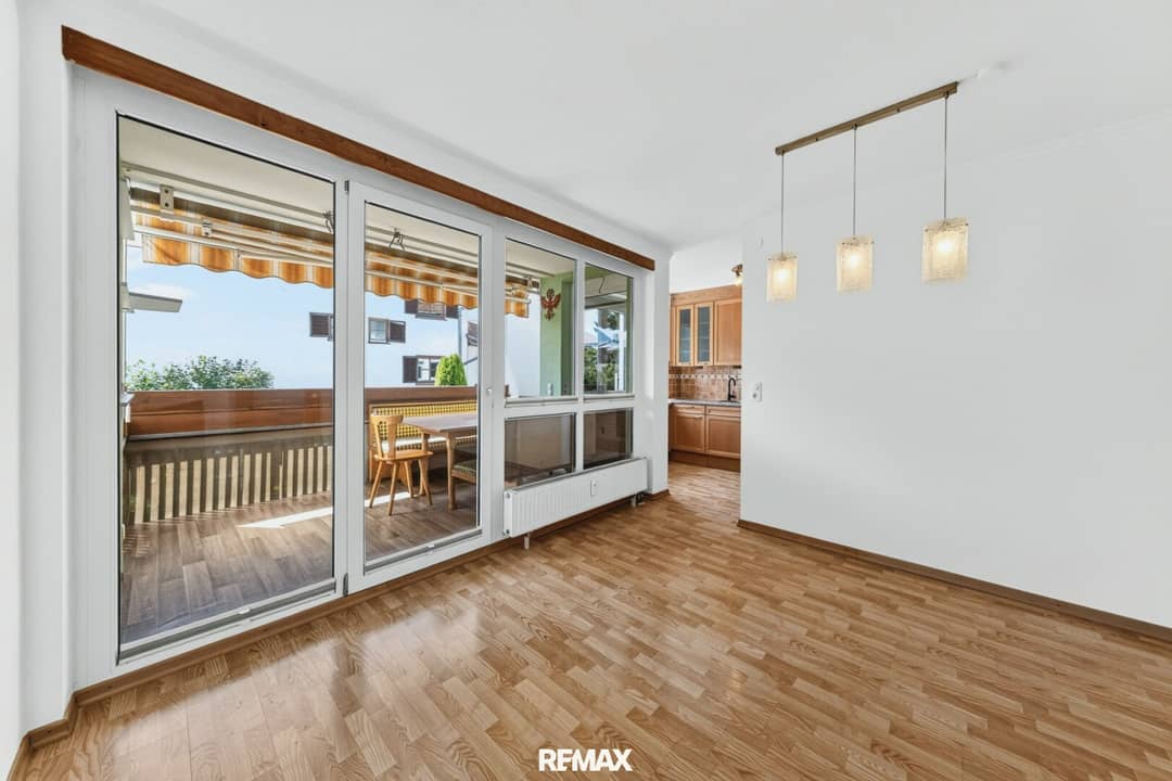 Gepflegte 4 Zimmer Wohnung mit Loggia und Balkon