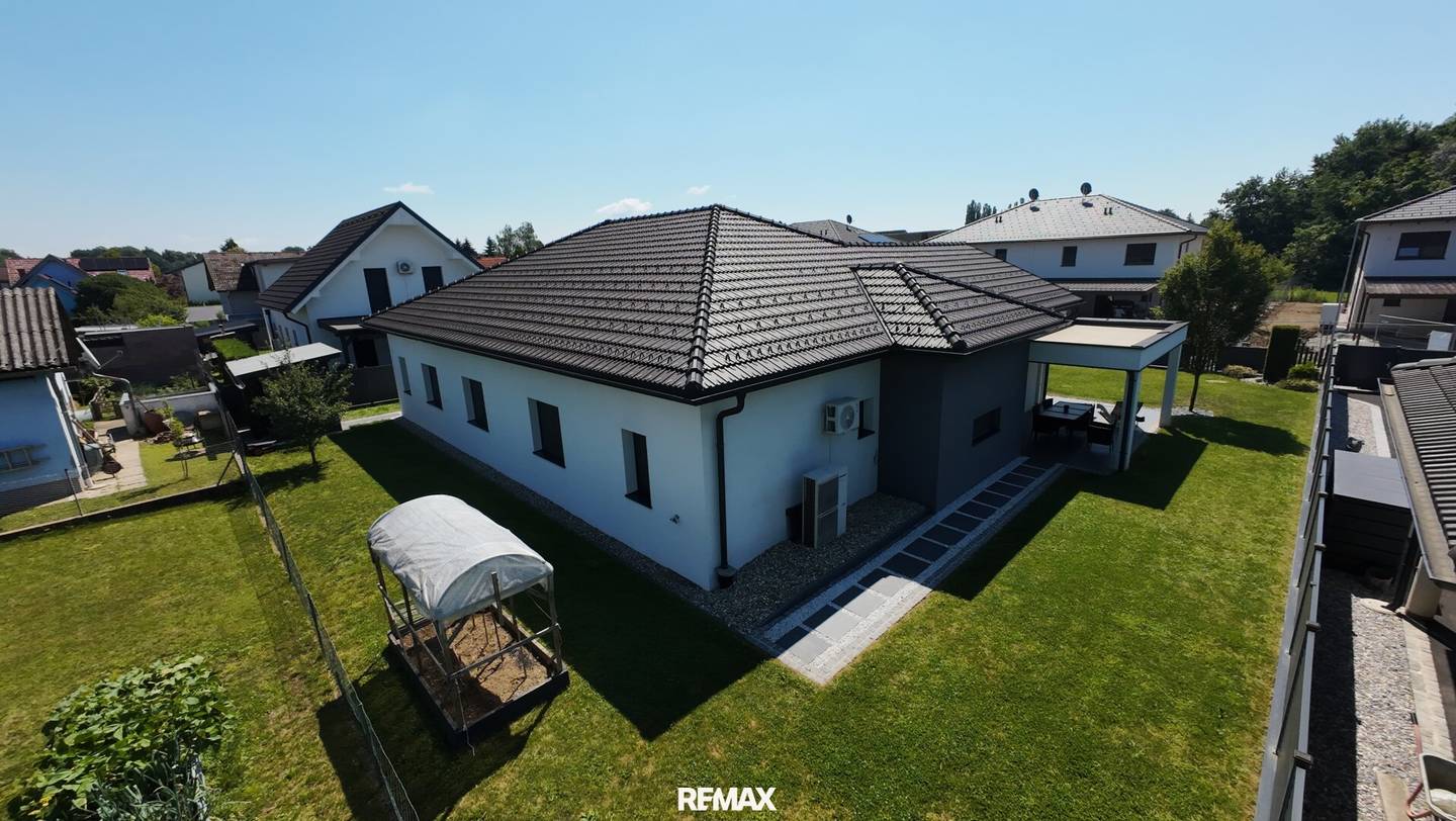 Bungalow mit Terrasse und Garage in Gralla