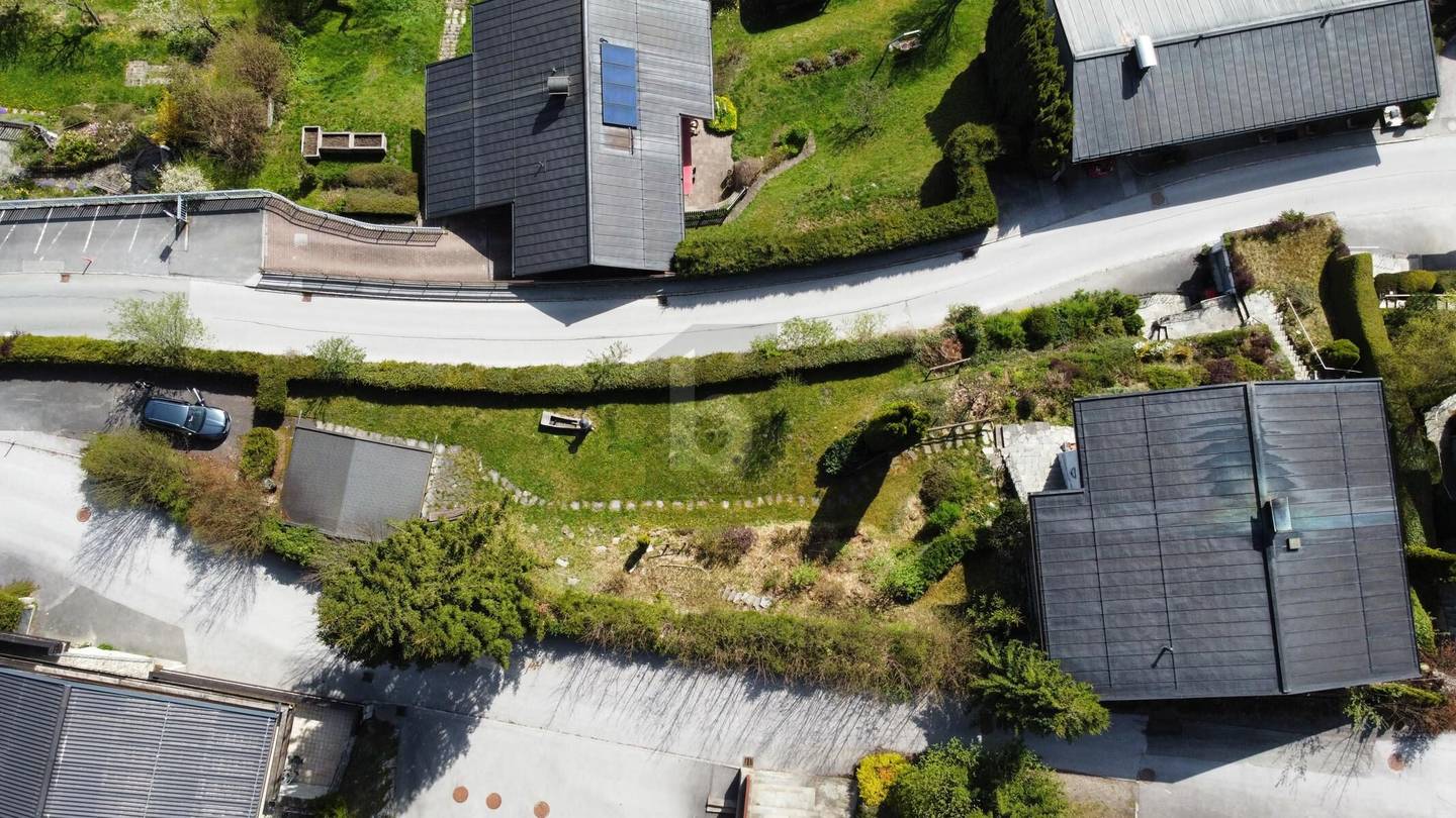 Panoramablick auf See und großes Grundstück Familienwohnung