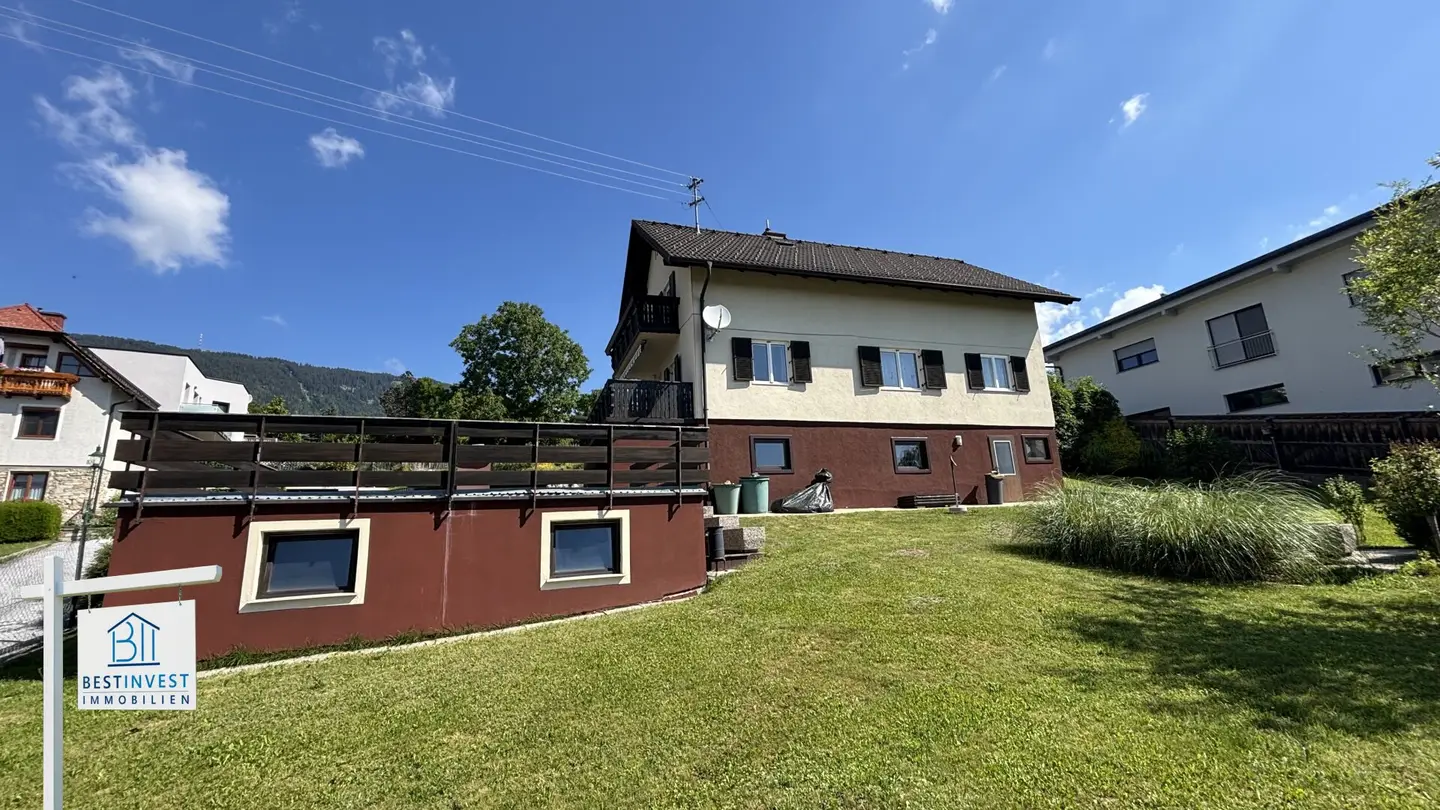Spacious House with Terrace Loggia and Distant View