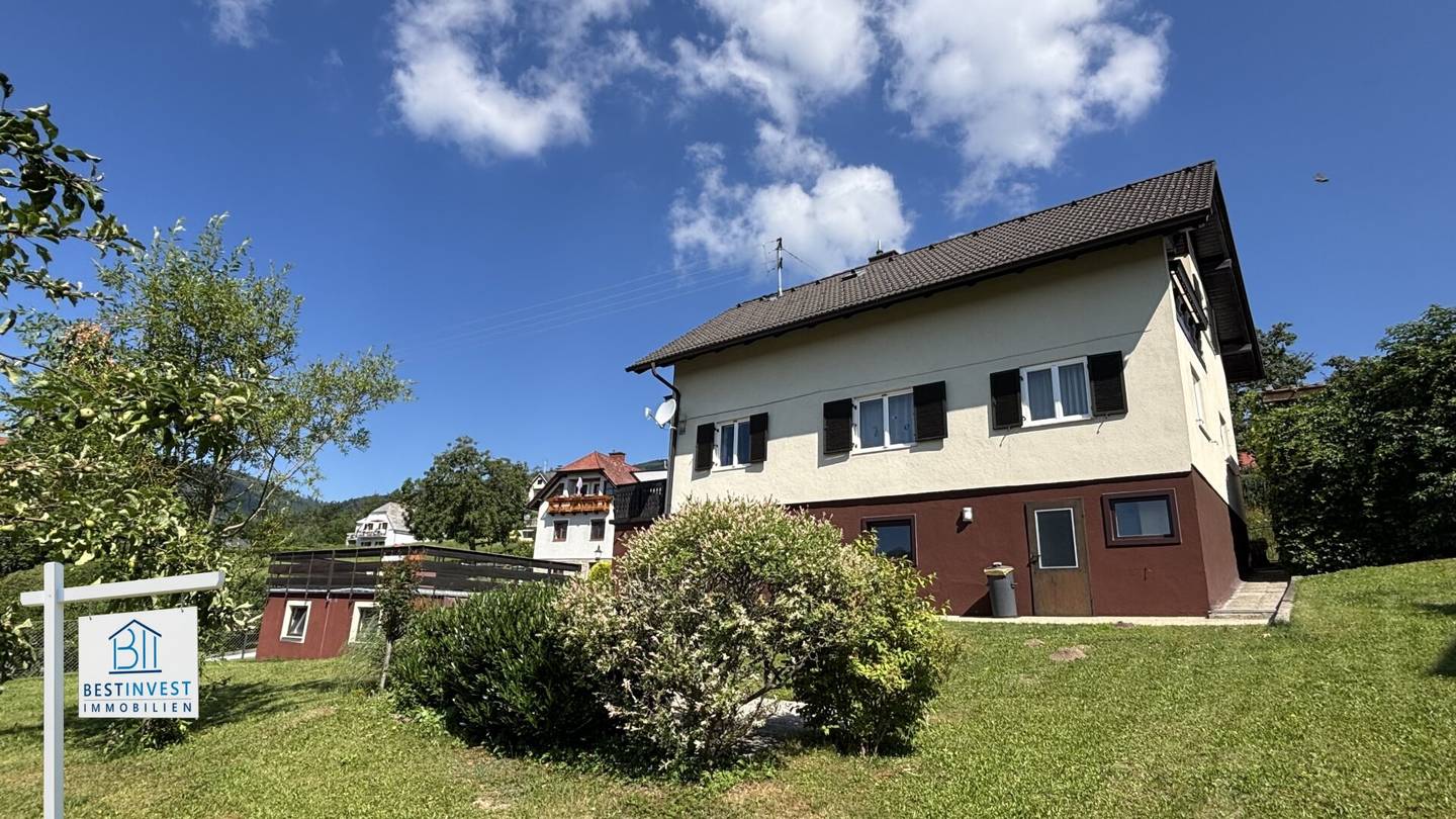 Großzügiges Haus mit Terrasse und Loggia und Fernblick