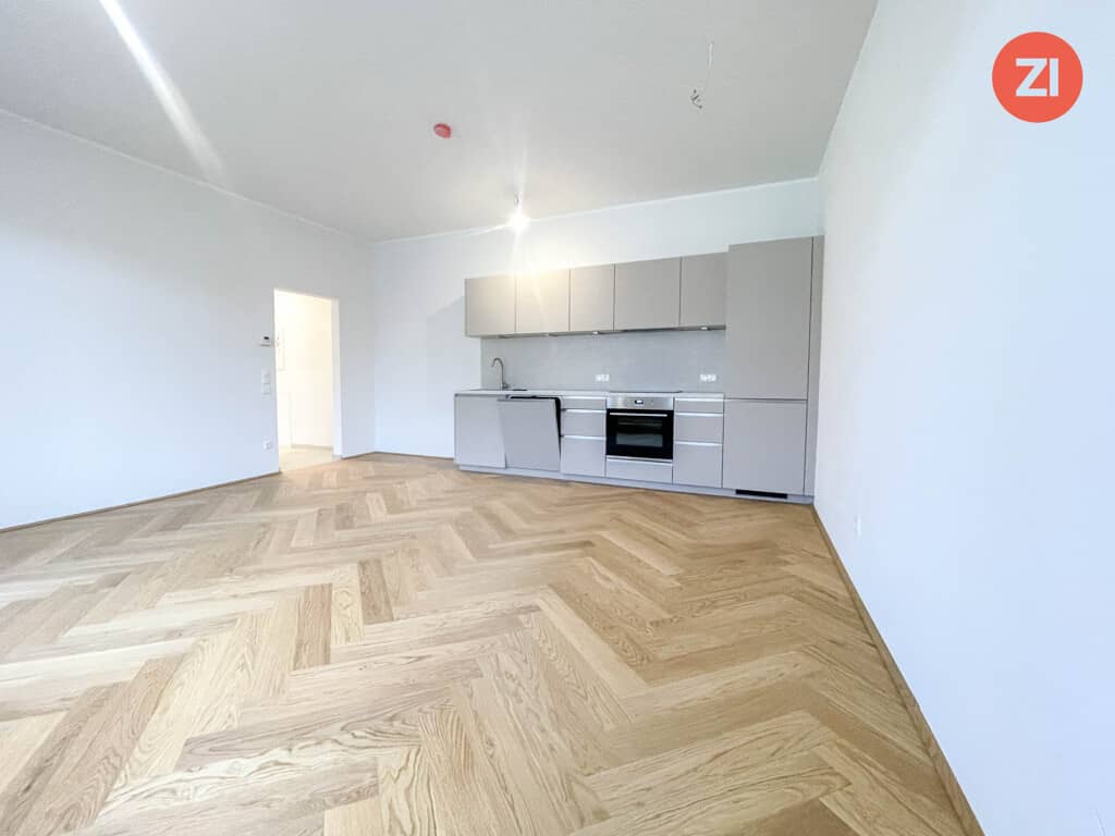 Renovated apartment with open kitchen in central location