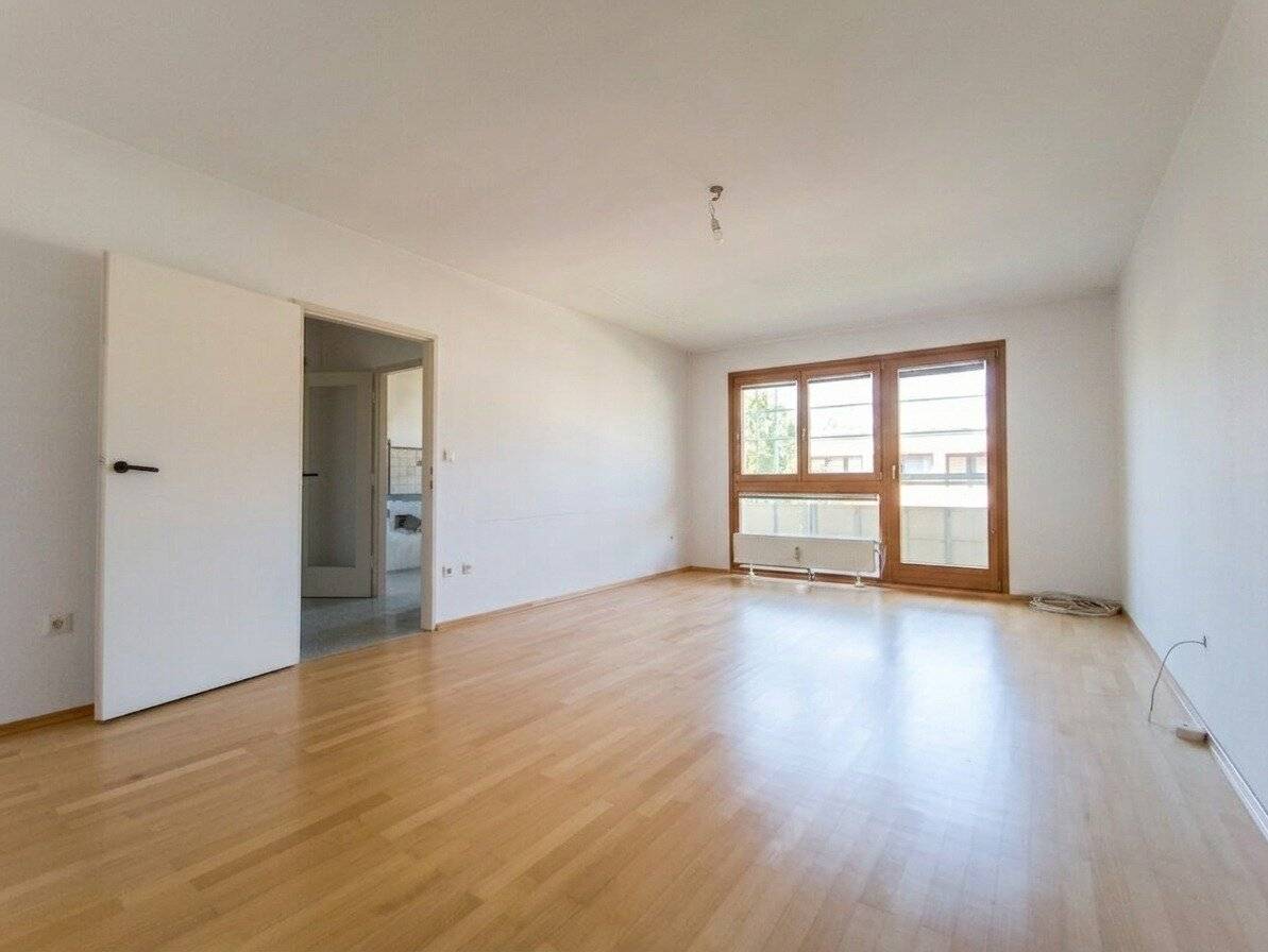 Bright 3-Room Apartment with West-Facing Loggia and Greenery View