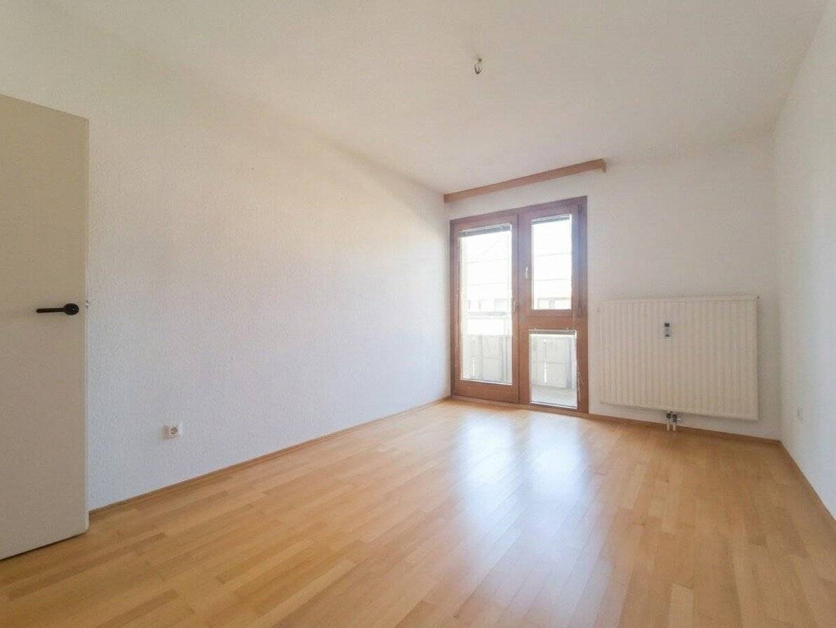 Bright 3-Room Apartment with West-Facing Loggia and Greenery View