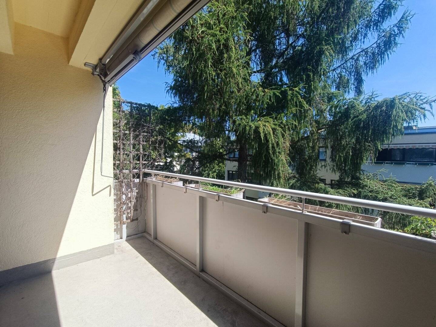 2 Room Apartment with Loggia and Green View