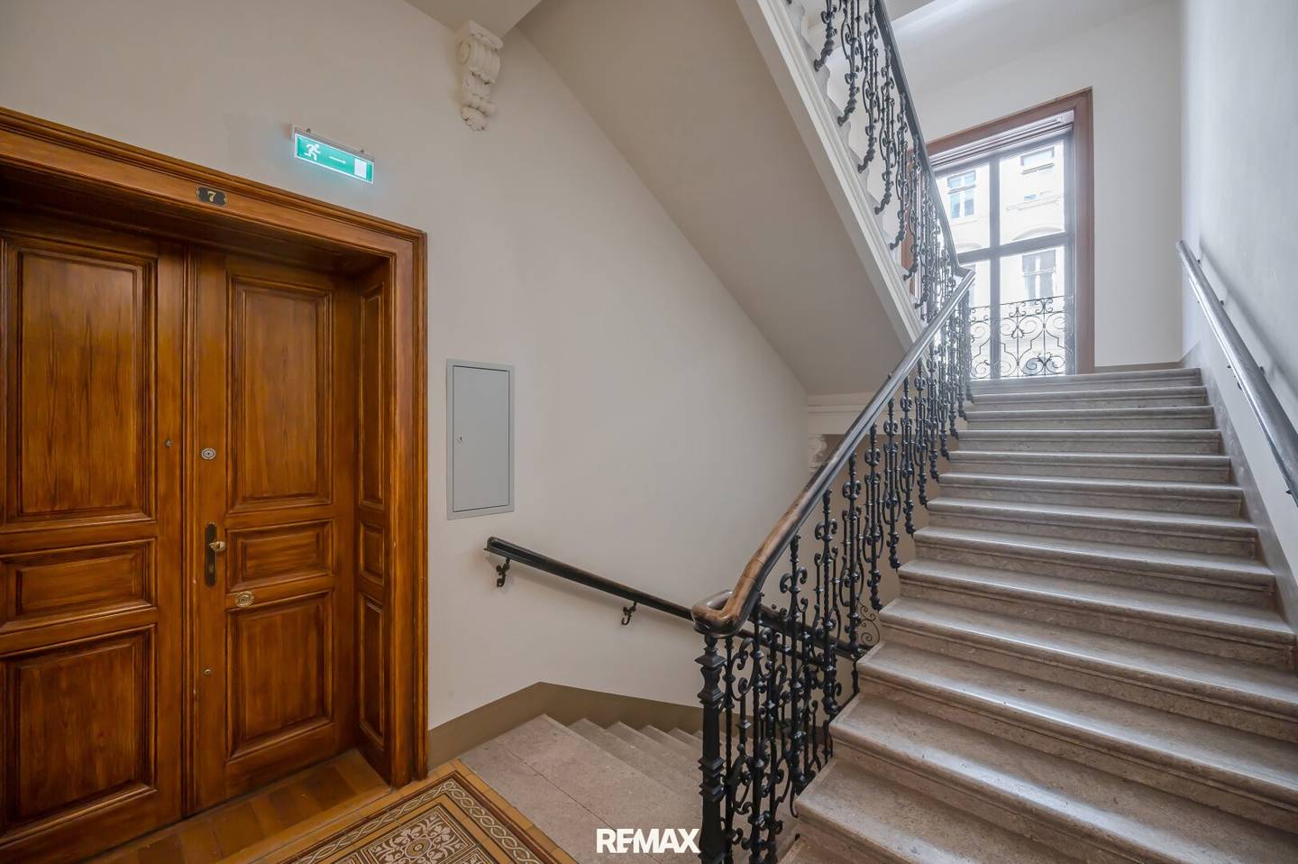 Altbauwohnung mit Balkon nahe Volksoper