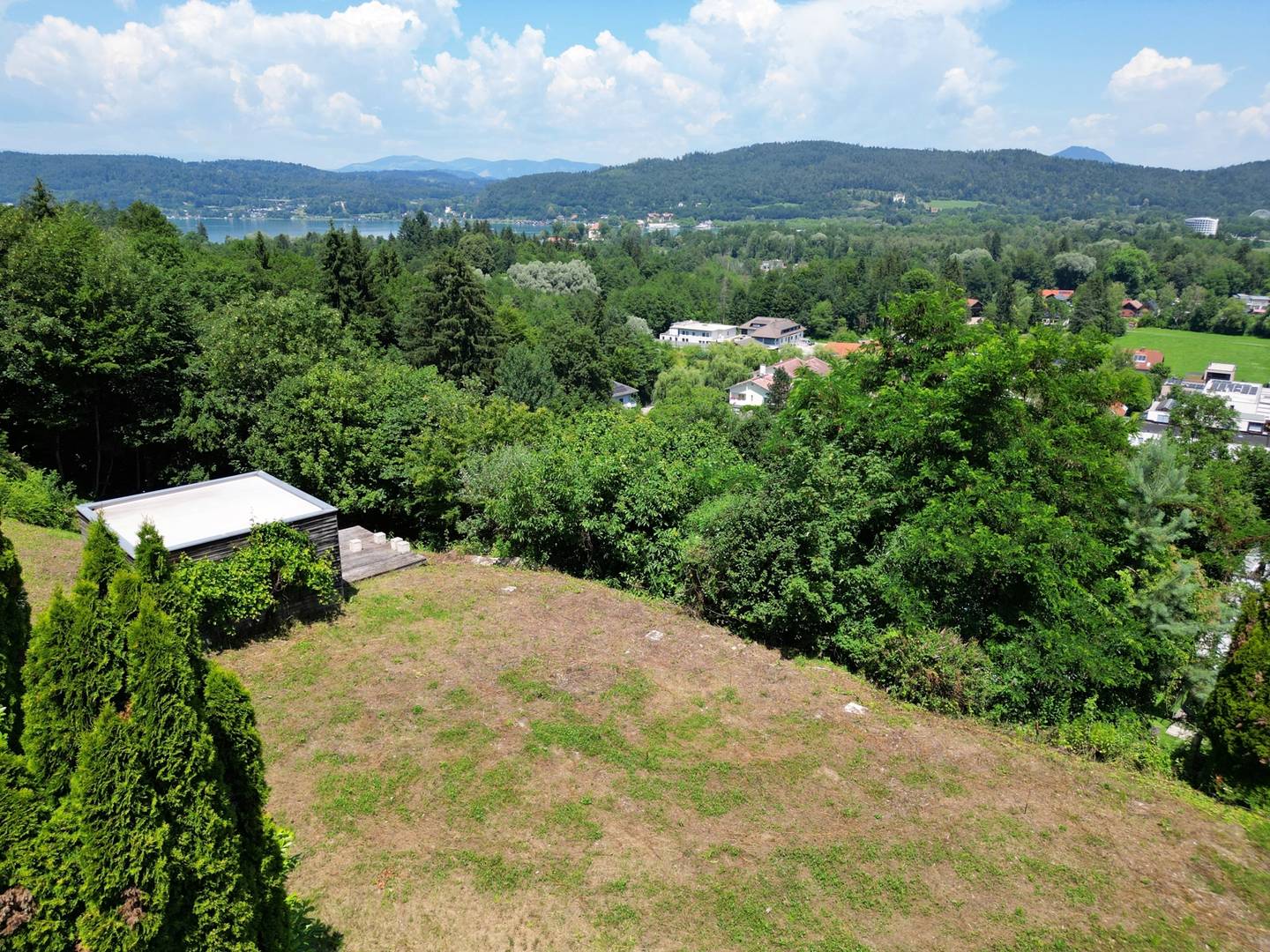 Baugrundstück mit Wörtherseeblick und Baubewilligung