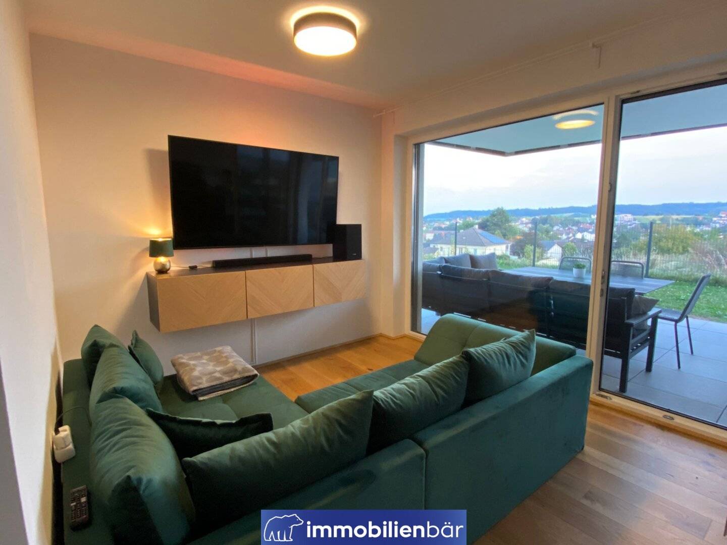 Bright garden apartment with south terrace and panoramic view
