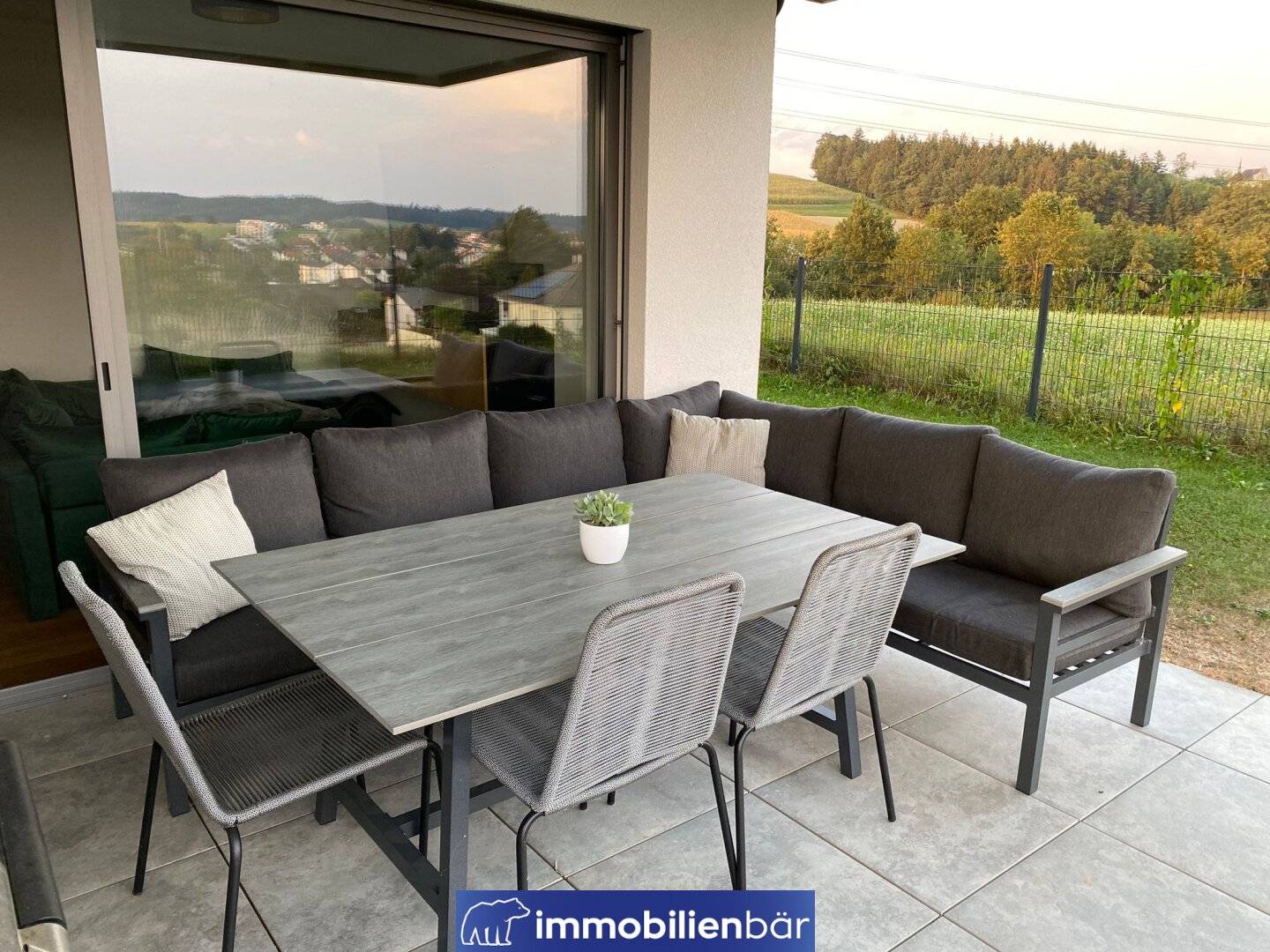 Bright garden apartment with south terrace and panoramic view