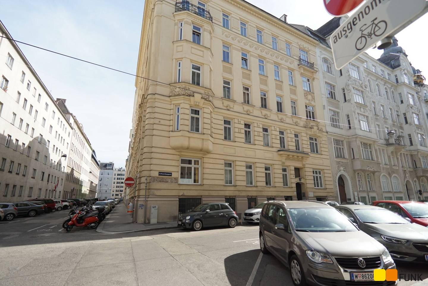 Renovated period apartment with balcony near Prater