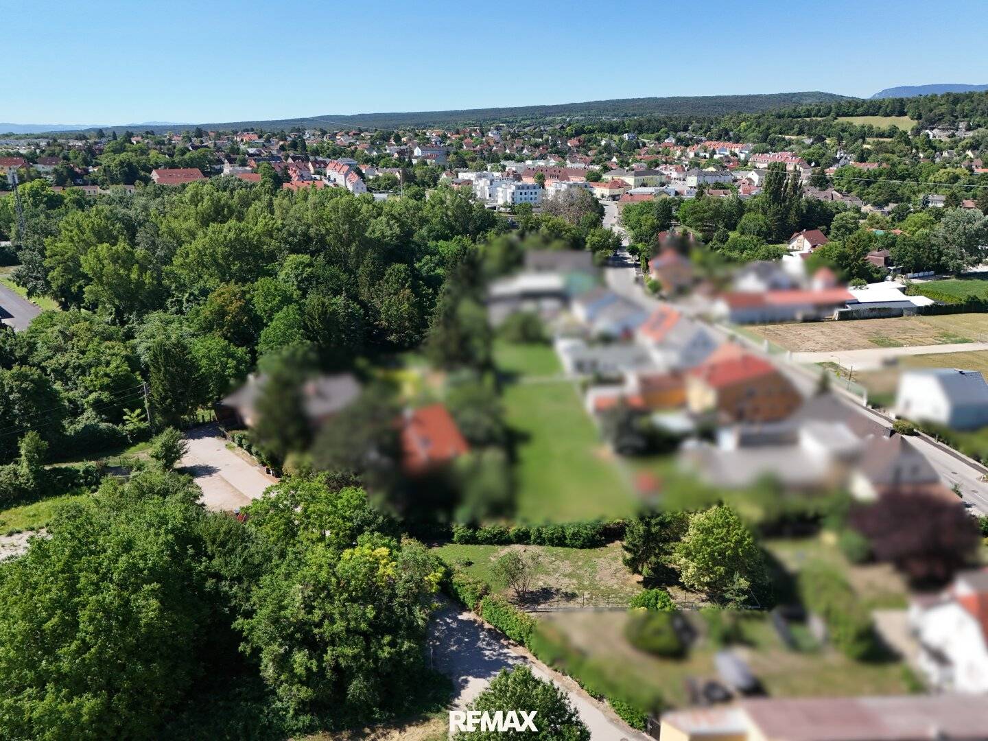 Building plot with green view in quiet location