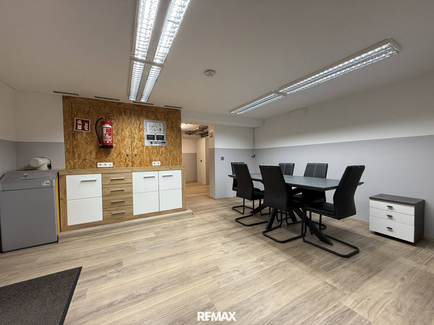 Gewerbeeinheit mit Werkstatt und Büro