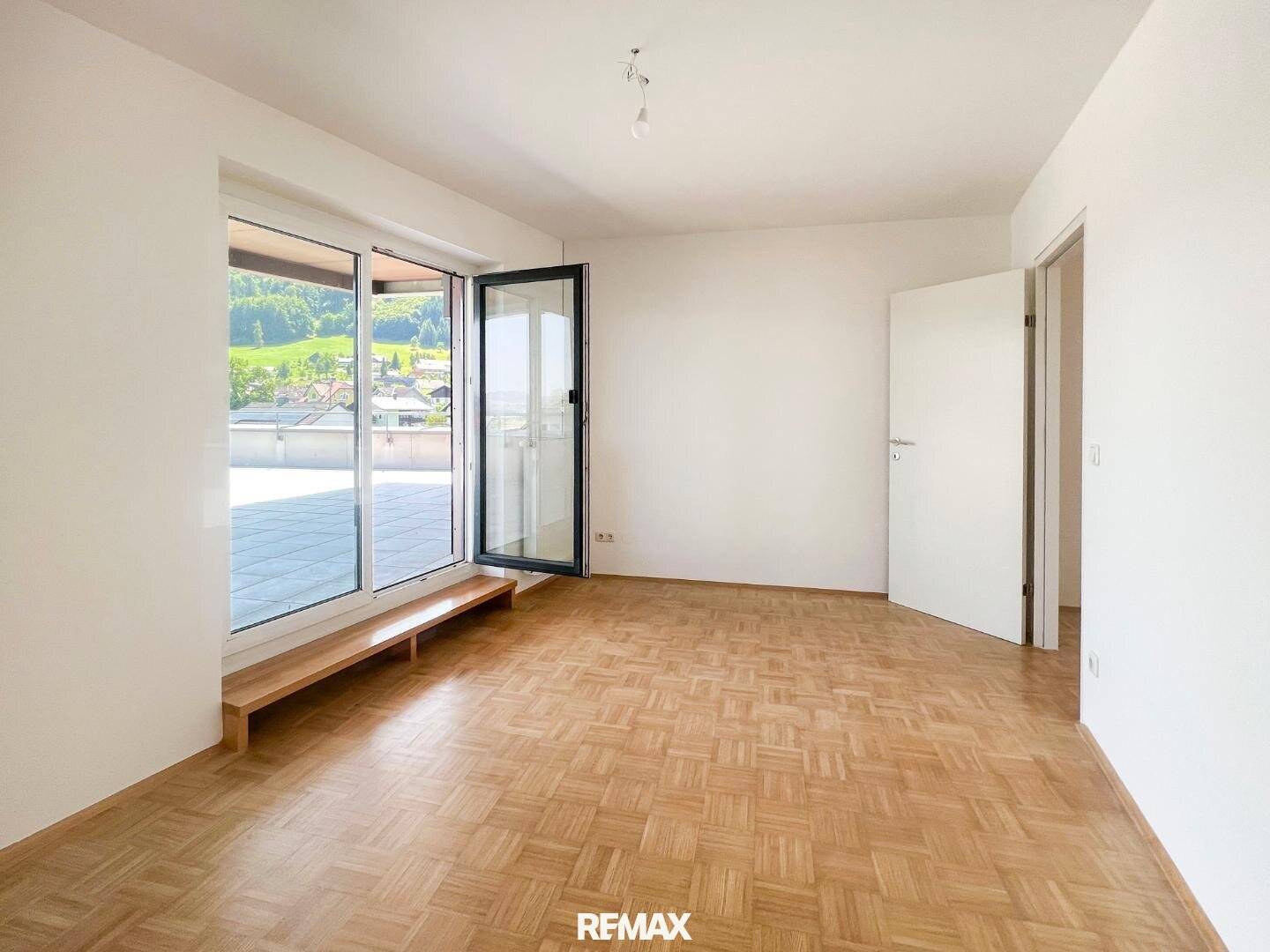 Dachgeschosswohnung mit großer Dachterrasse und Traunsteinblick