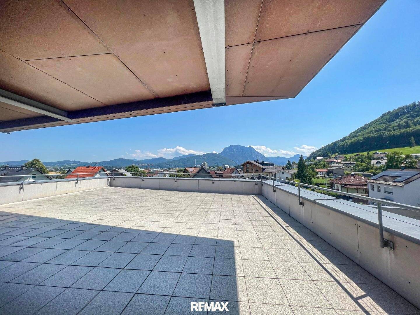 Dachgeschosswohnung mit großer Dachterrasse und Traunsteinblick