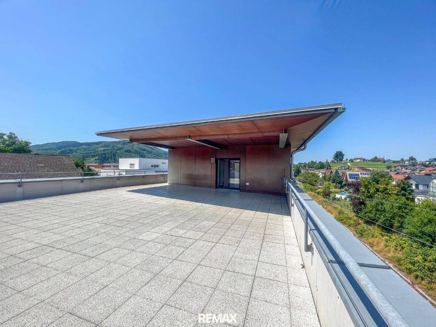 Dachgeschosswohnung mit großer Dachterrasse und Traunsteinblick