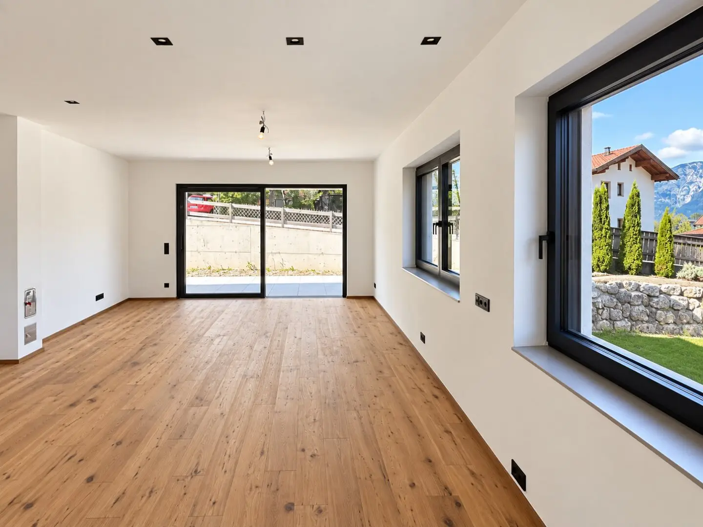 Neubau Doppelhaushälfte mit Garten und Terrassen in sonniger Ruhelage