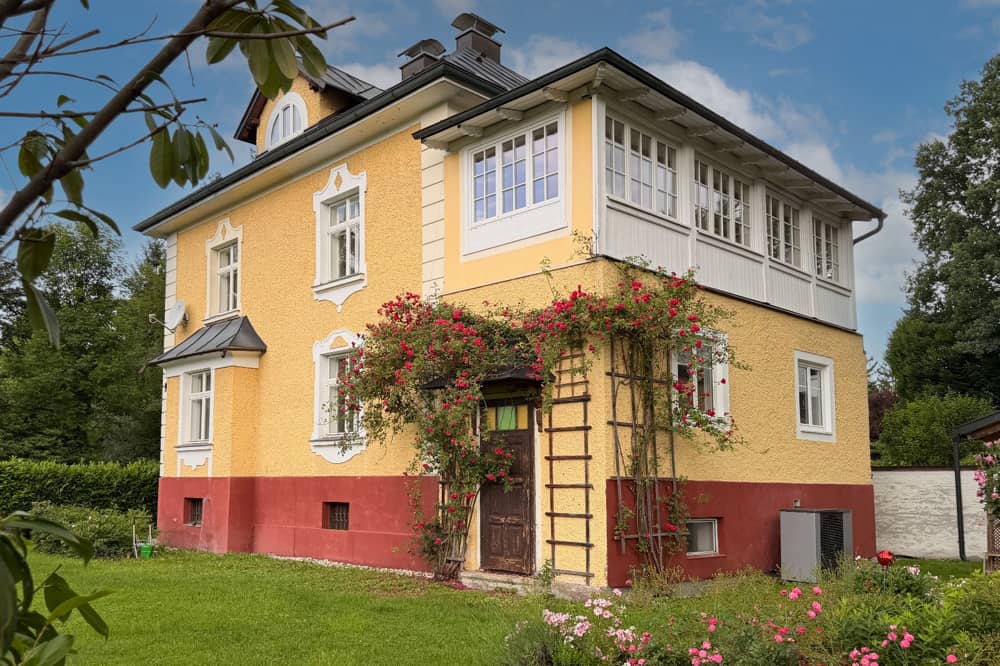 Stilvolle Altbauwohnung mit Garten in historischer Villa