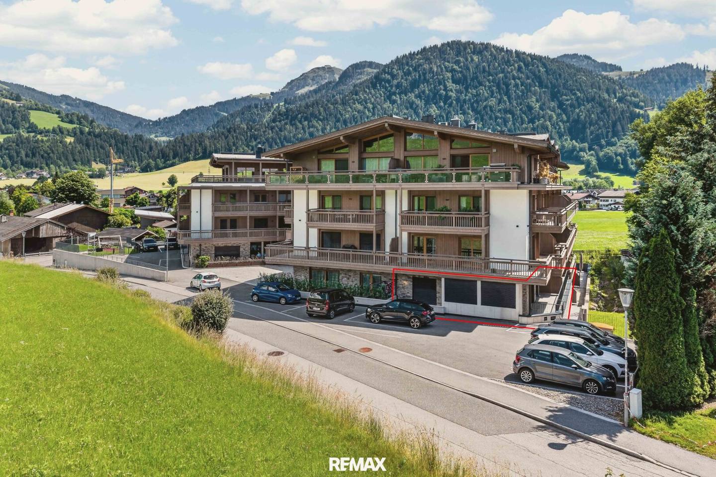 Modern terrace apartment with mountain view and parking space