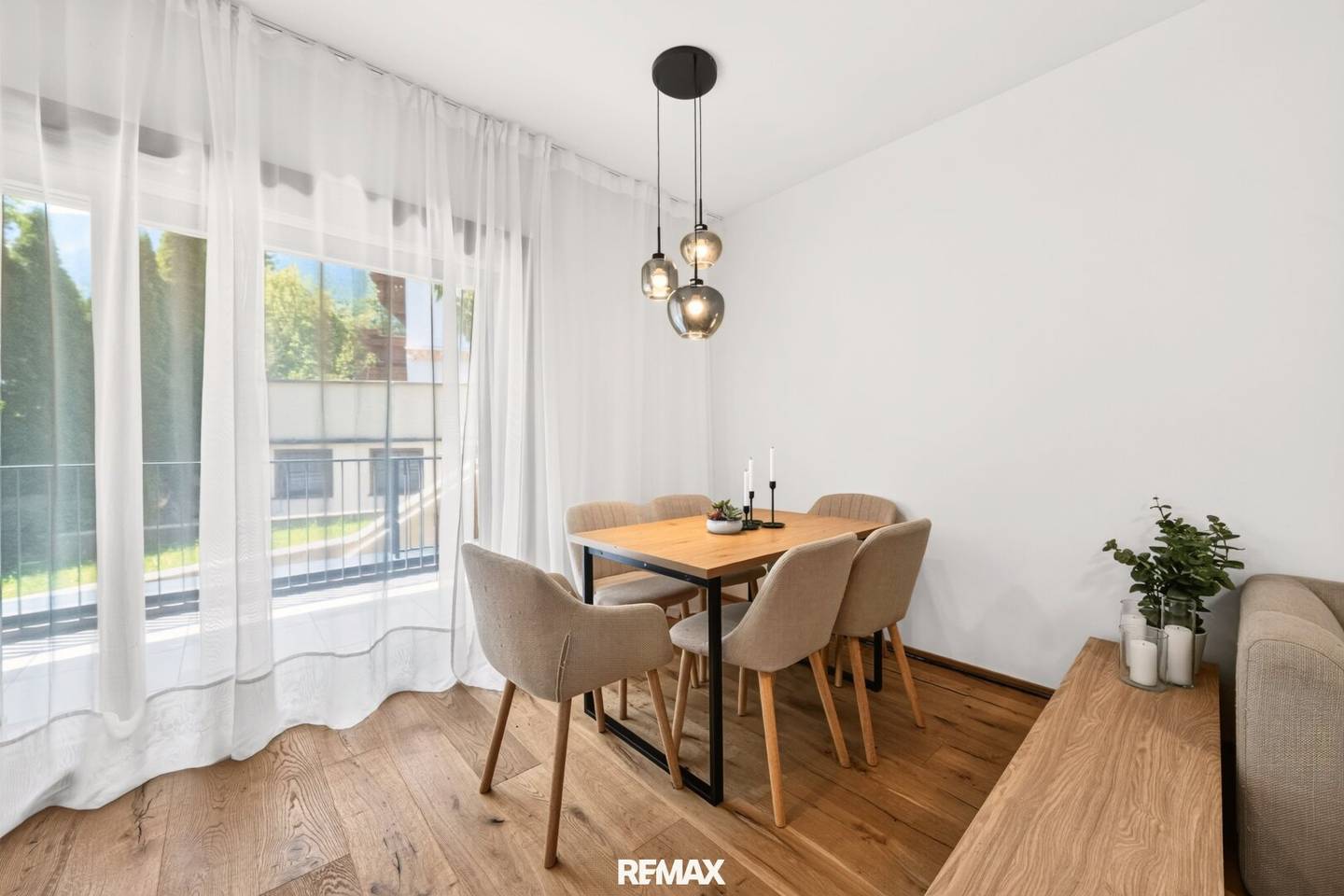 Modern terrace apartment with mountain view and parking space