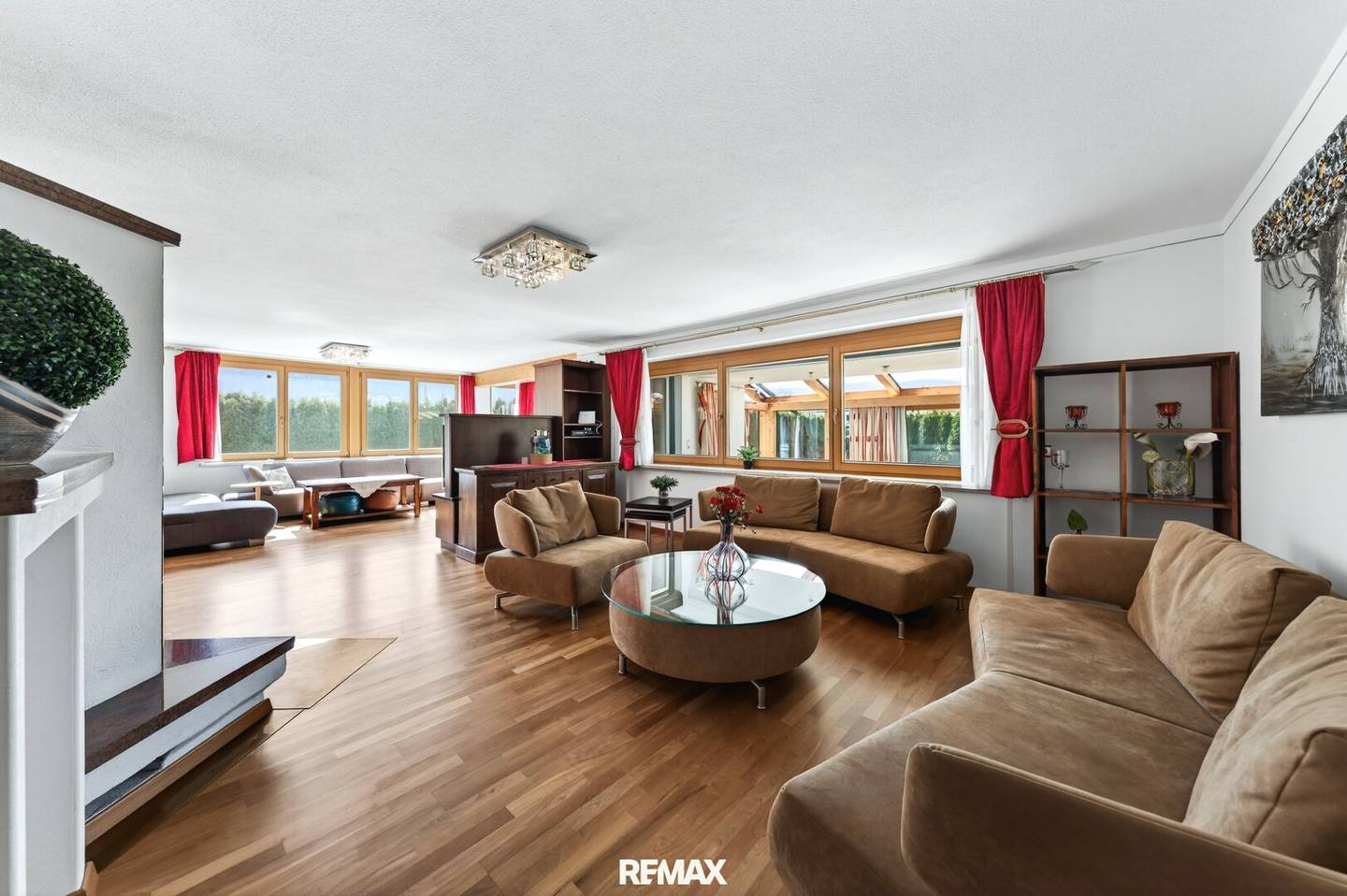 Mehrfamilienhaus mit Garten Terrasse und Sauna in sonniger Lage