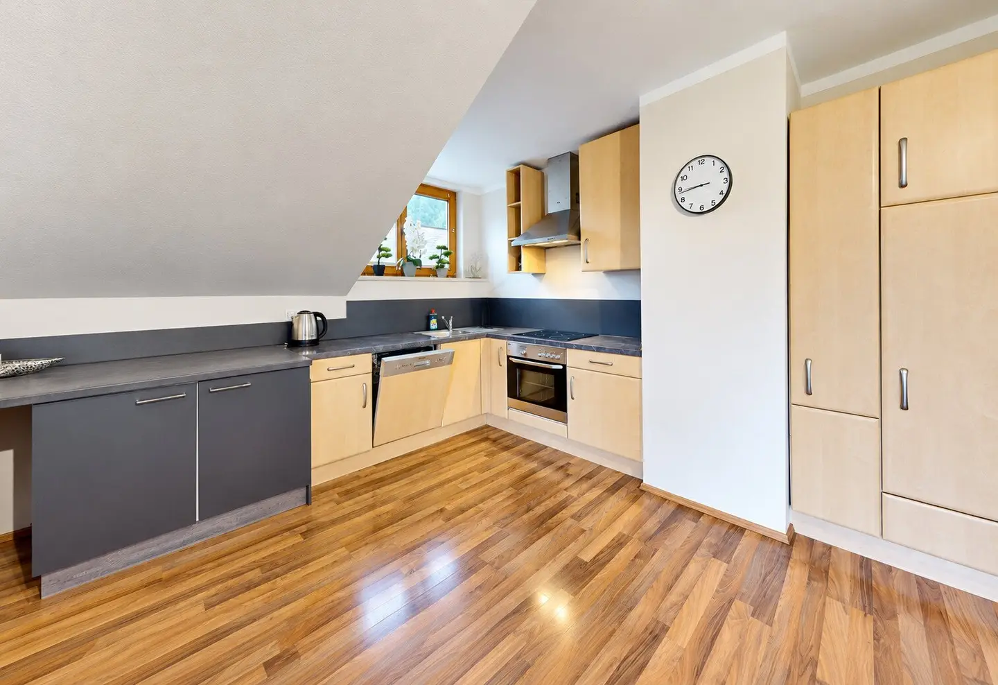 Ferienwohnung mit sonnigem Balkon und Parkettboden in ruhiger Naturlage
