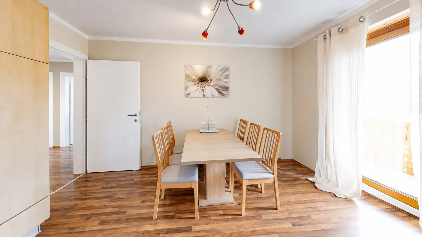 Ferienwohnung mit sonnigem Balkon und Parkettboden in ruhiger Naturlage