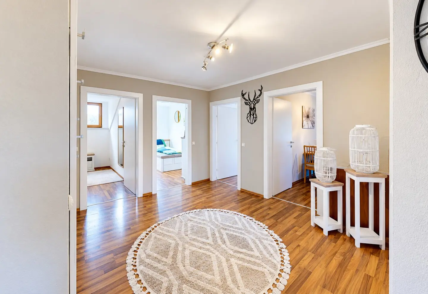 Ferienwohnung mit sonnigem Balkon und Parkettboden in ruhiger Naturlage