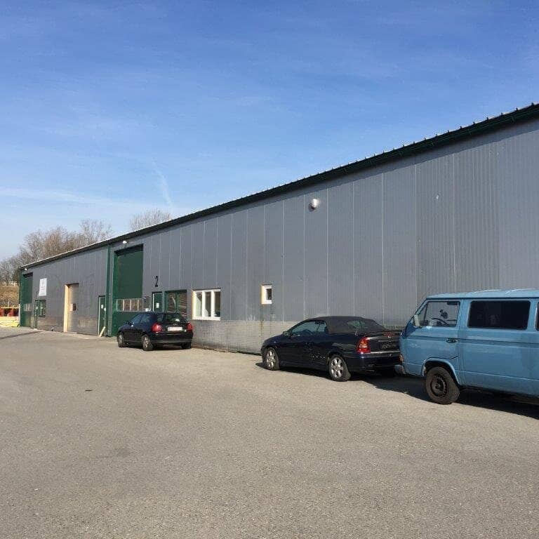 Warehouse with sectional door in Brunn am Gebirge