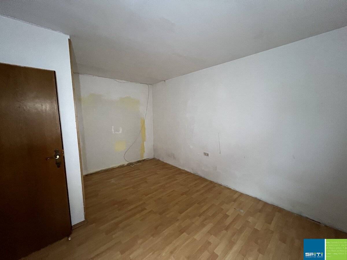 Ground floor apartment with loggia and parking space