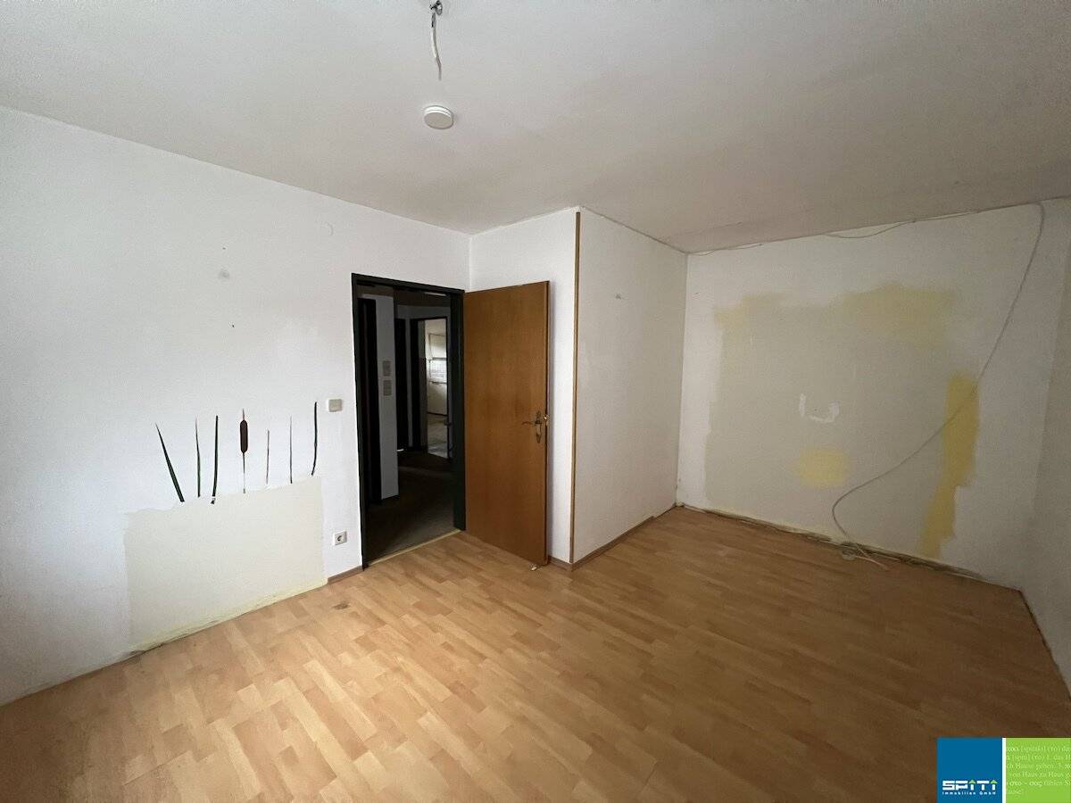 Ground floor apartment with loggia and parking space