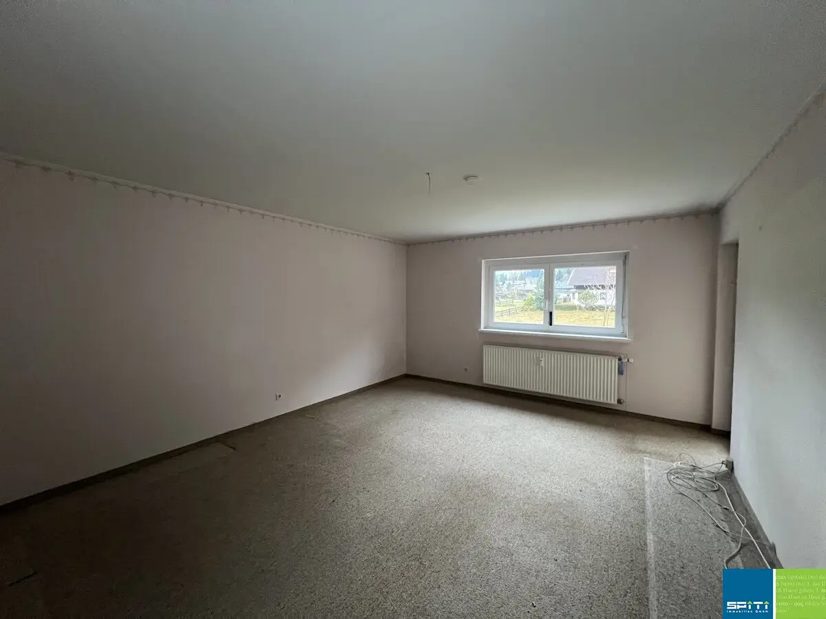Erdgeschosswohnung mit Loggia und Parkplatz