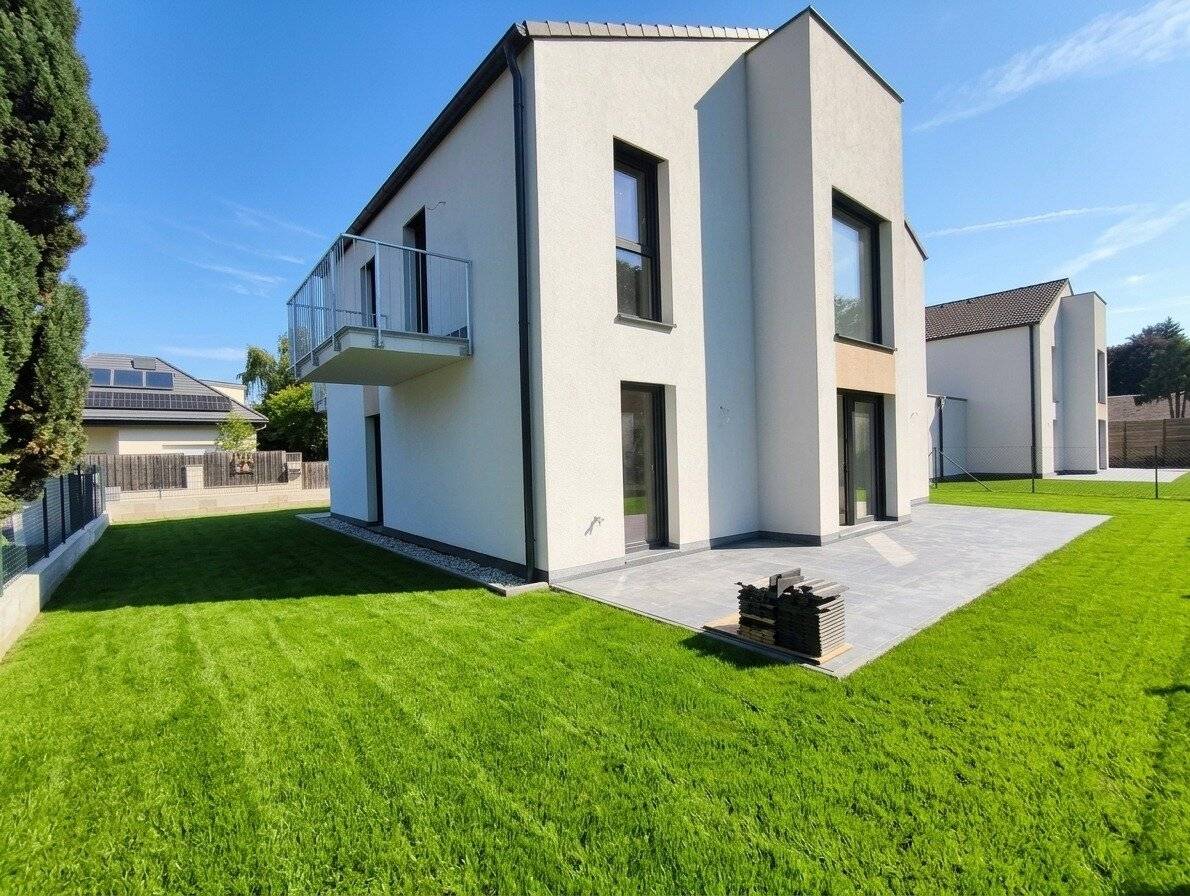 Schlüsselfertiges Einfamilienhaus mit Garten und Garage