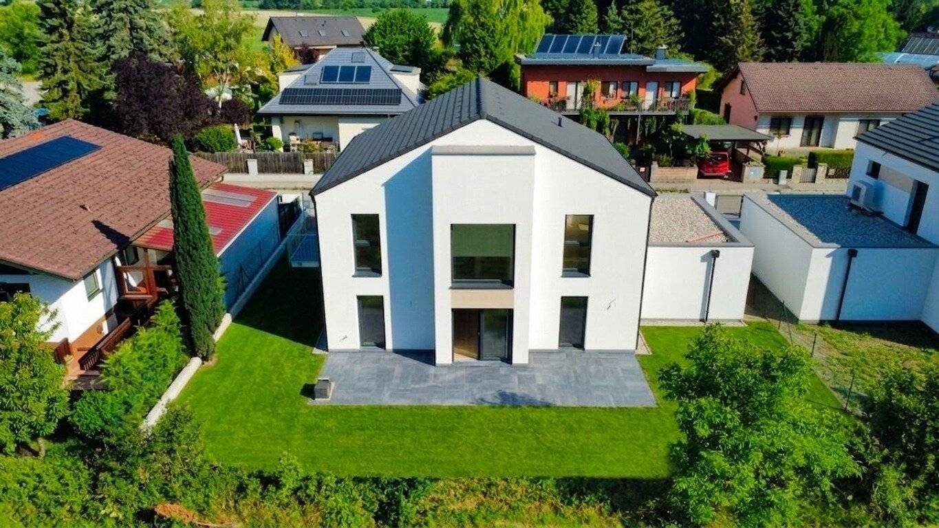 Schlüsselfertiges Einfamilienhaus mit Garten und Garage