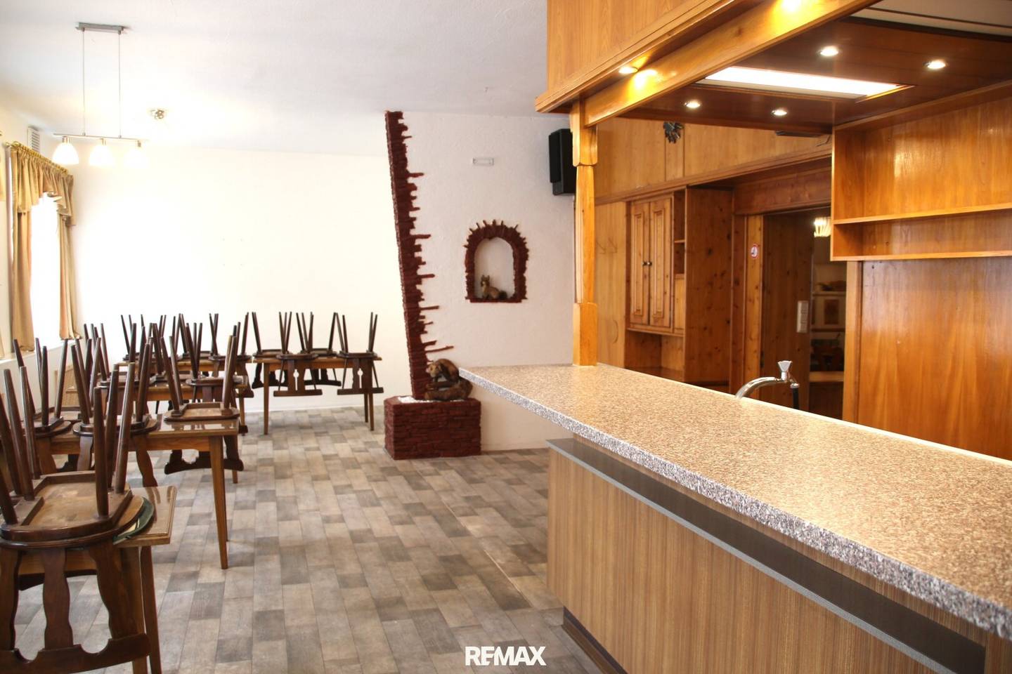 Traditionshaus mit Gastronomie Saal und Wohneinheiten