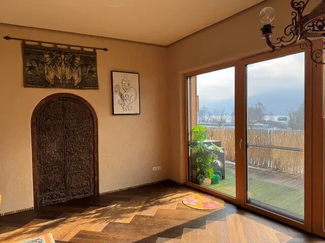 Apartment with balcony and lake view in quiet location