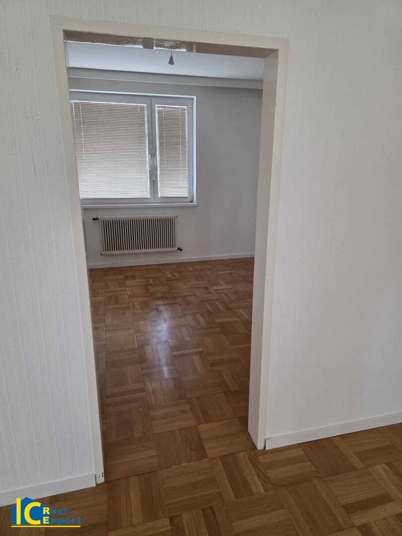 Central 3 Room Apartment with Parking Space in Wiener Neustadt
