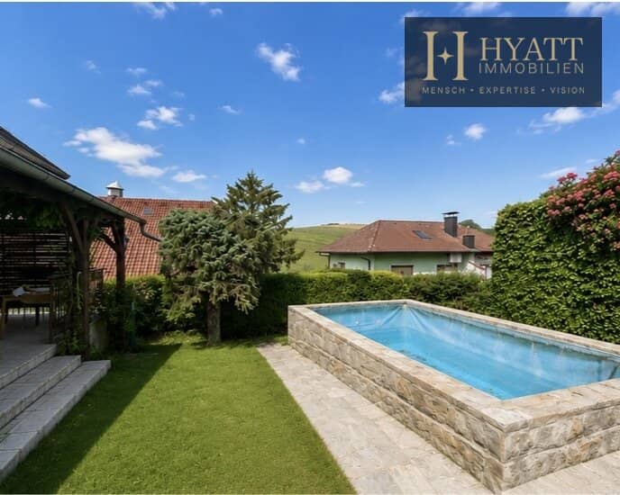 Einfamilienhaus mit Pool und Garten in Ruhelage