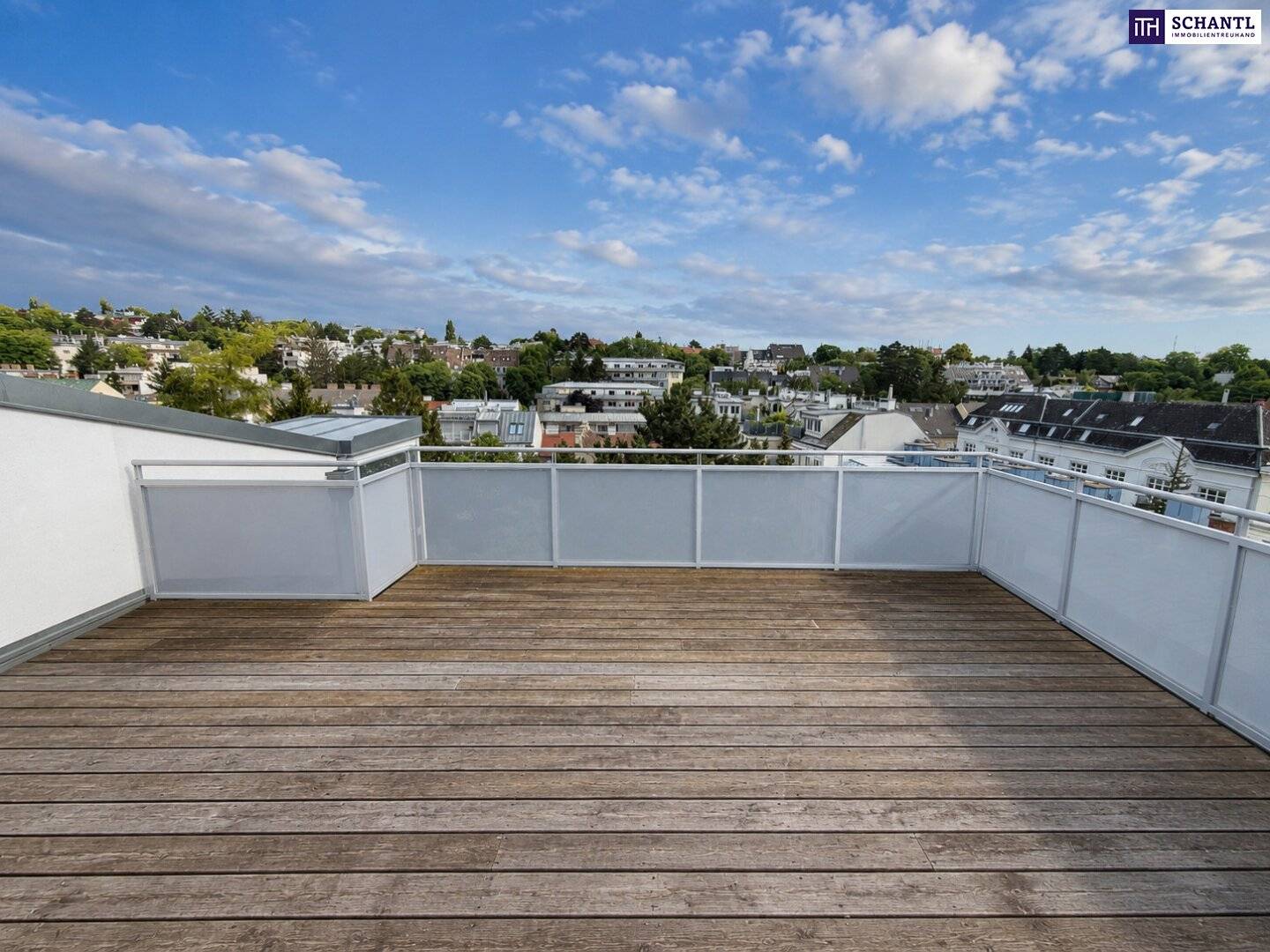 Penthouse with two terraces and private elevator in the Cottage district