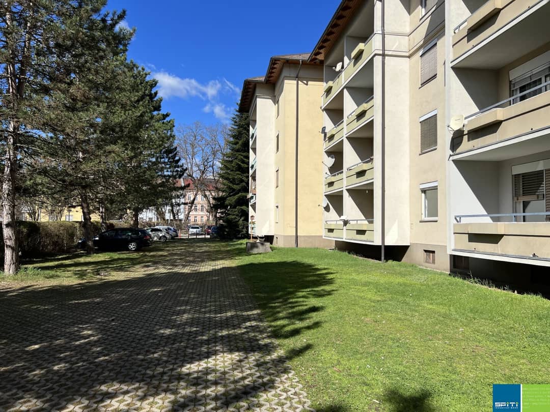Südloggia Wohnung mit Parkplatz und Kellerabteil