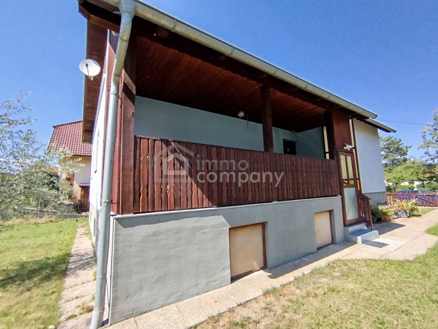 Einfamilienhaus mit Pool Garten und Garage in Steinbrunn