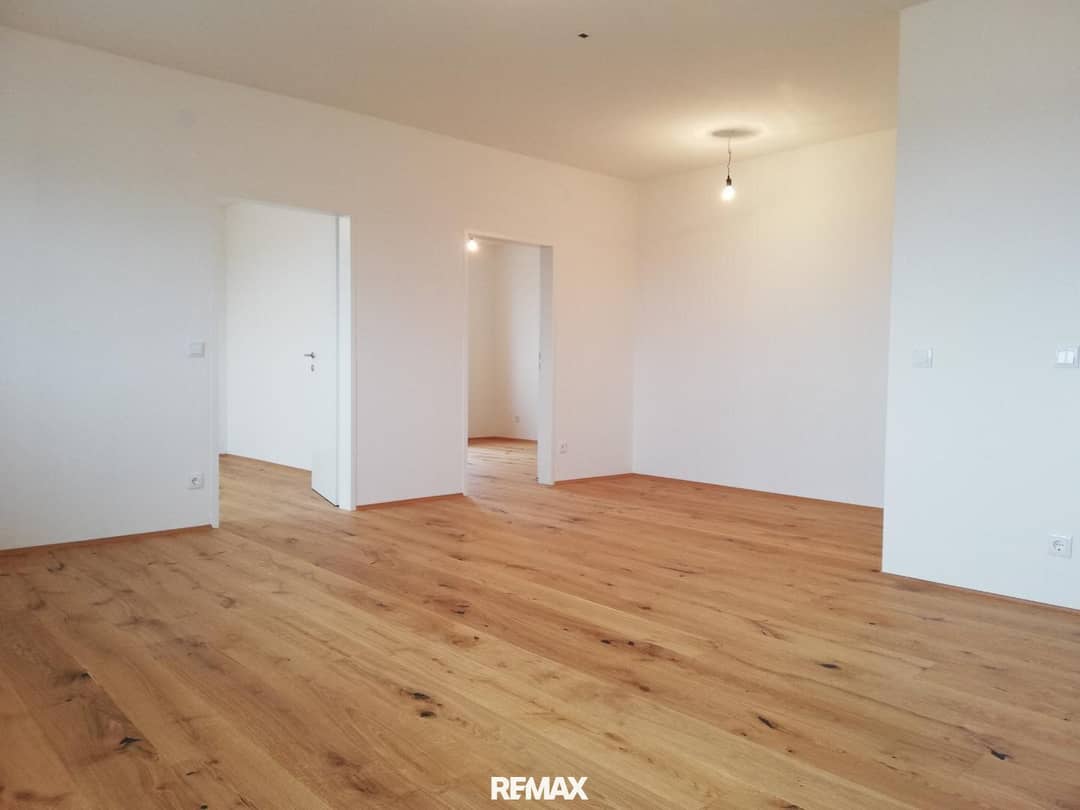 Generalsanierte Wohnung mit Balkon und Aufzug im 7. Stock